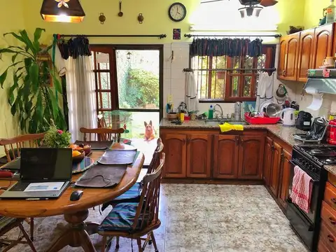 Casa 4 ambientes con 3 baños