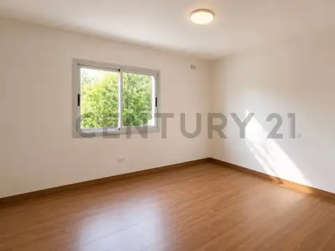 CASA EN VENTA EN CITY BELL TIPO DUPLEX APTA BANCO