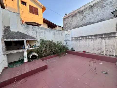 ALQUILER CASA 3 DORM B SARMIENTO COCHERA Y PATIO