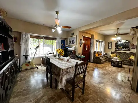 Casa 5 ambientes con 3 baños