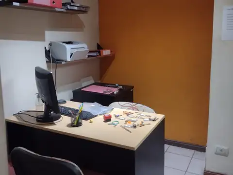 Oficina 3 ambientes con 1 baño
