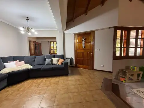 Casa 7 ambientes con 3 baños