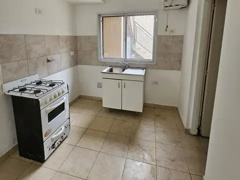 ALQUILER DEPARTAMENTO MONOAMBIENTE MORENO CENTRO CON PATIO Y TODOS LOS SERVICIOS