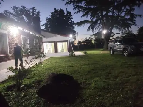 Quinta en venta - 3 Dormitorios 2 Baños - Cañuelas