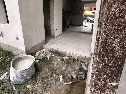 Casa 5 ambientes con 2 baños