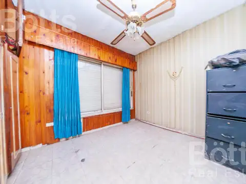 Casa en venta B° Piedrabuena 3 ambientes, patio al frente, garage y terraza