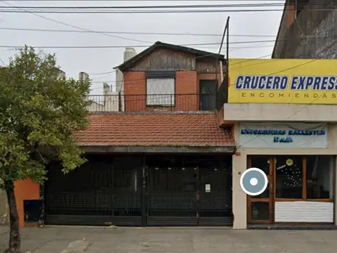 Casa 4 ambientes con cocheras y local - Villa Ballester