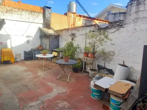 Casa 4 ambientes con cocheras y local - Villa Ballester