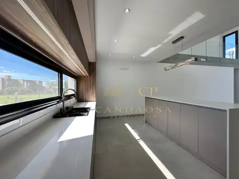 Casa 4 ambientes con 4 baños