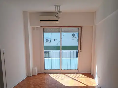 CABALLITO. DOS AMBIENTES EN EXCELENTE UBICACIÓN. LUMINOSO.