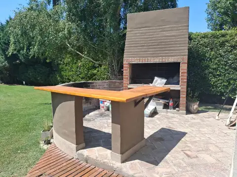 Venta de Casa de 4 dormitorios en B° Privado Las Pergolas -