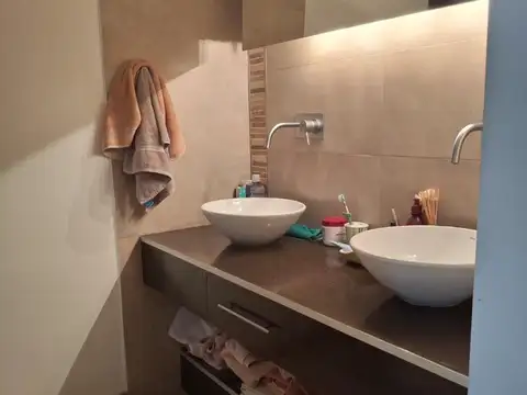 Casa 5 ambientes con 4 baños