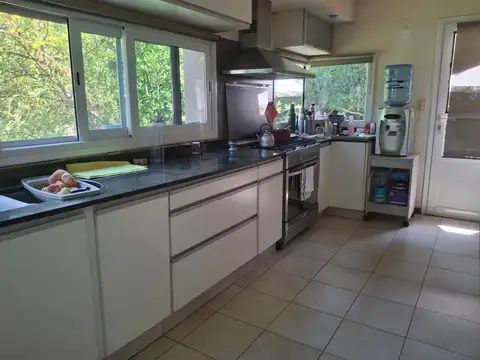 Venta de Casa de 4 dormitorios en B° Privado Las Pergolas -