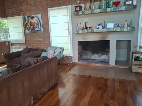 Casa 5 ambientes con 4 baños