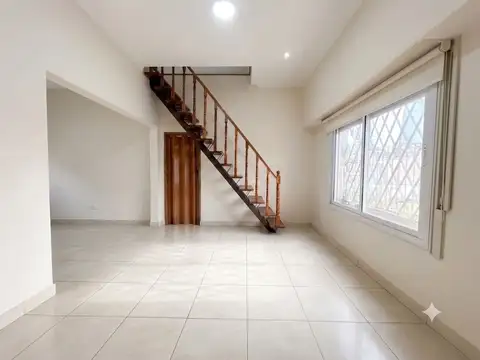 Depto Tipo Casa en Venta de 5 ambientes