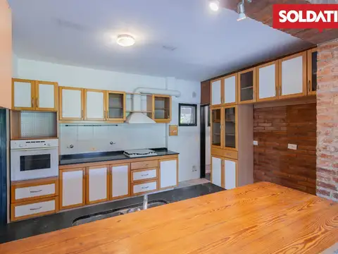 Casa 5 ambientes con 2 baños