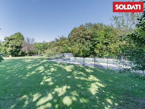 La Delfina, 1200 m2 lote. Casa muy sólida, 4 cuartos
