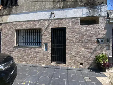 VENTA - CASA 2 DORMITORIOS A RECICLAR - BARRIO BELGRANO - APTA CREDITO