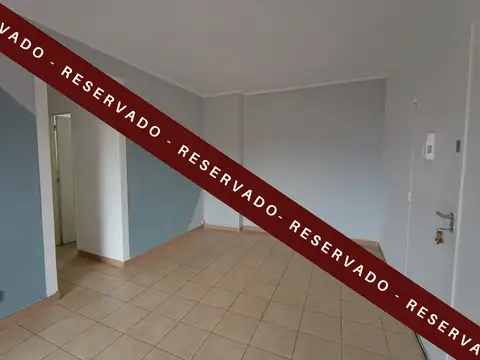 Departamento cuatro ambientes en muy buen estado