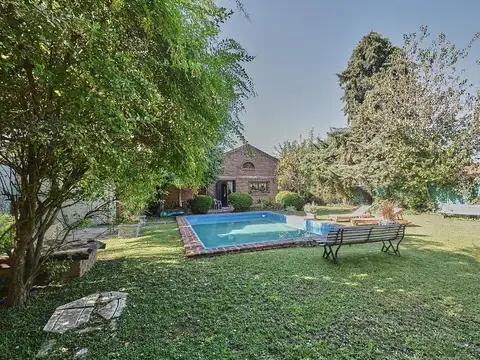 Casa 5 ambientes barrio El Tato