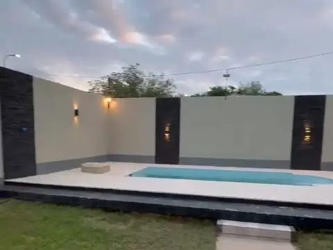 Casa 5 ambientes con 2 baños