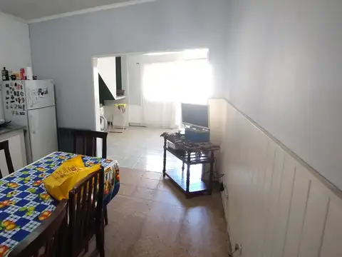 Casa 5 ambientes con 2 baños