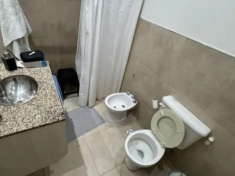 Depto Tipo Casa en Alquiler con 1 cocheras