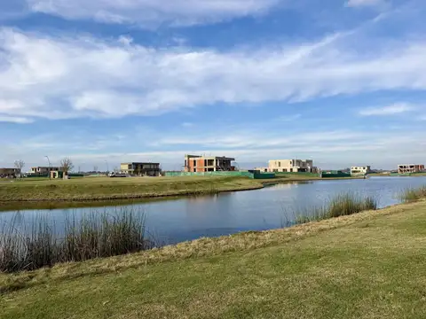 Lote al agua en esquina - Barrio Amarras - Puertos - Escobar