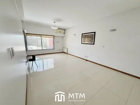 Casa en Venta con 6 cocheras