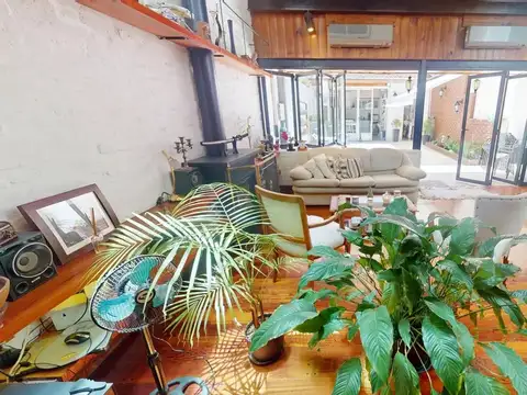 Venta duplex 4 amb. cochera p/ 2 autos y quincho