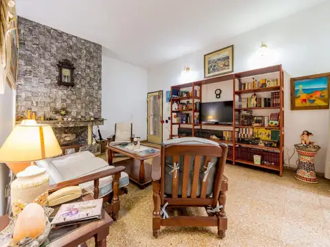 VENTA | PERMUTA - Casa interna 4 dormitorios - Pichincha, Rosario - APTO CRÉDITO.