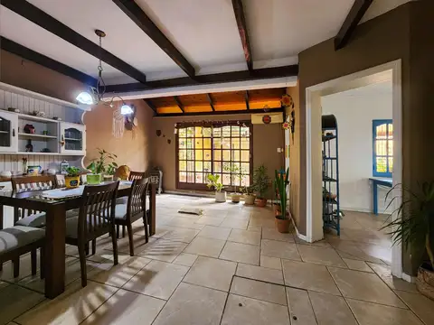 Casa en Venta con 1 cochera