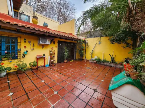 Casa de 3 dormitorios con cochera y de oportunidad en Echesortu