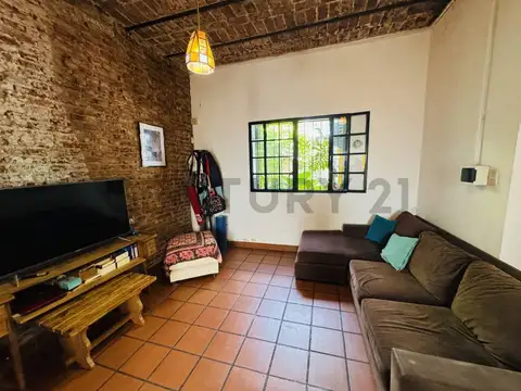 Venta de Casa cálida y luminosa de 4 amb con patio y parrilla, en el corazón de Florida!