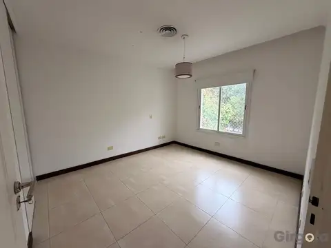 Casa 5 ambientes con 4 baños