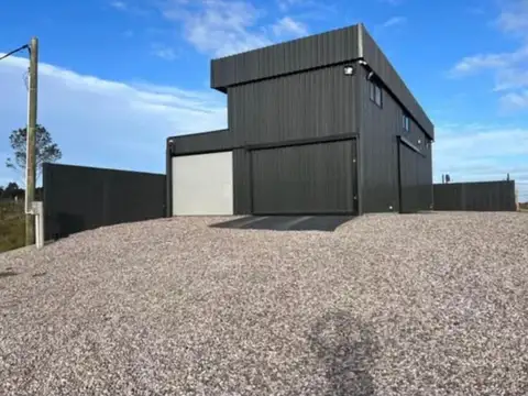 Galpón en venta de 300m2 ubicado en Altos de la Laguna