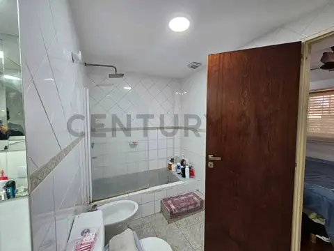 Casa de 5 ambientes en venta con pileta, quincho y amplio parque en Bella Vista