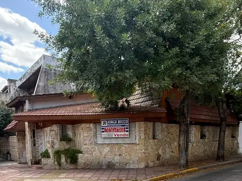 CASA 4 AMB Y DEP DE SERVICIO