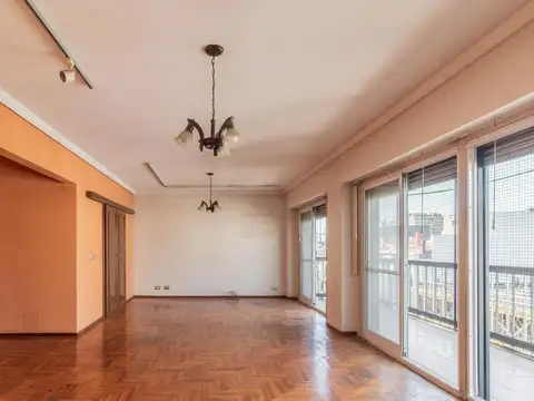 Departamento 7 ambientes con 4 baños