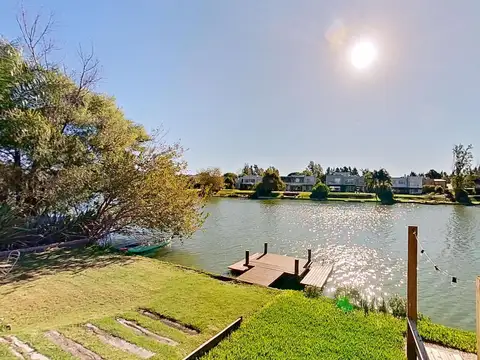 Casa en Venta con 2 cocheras