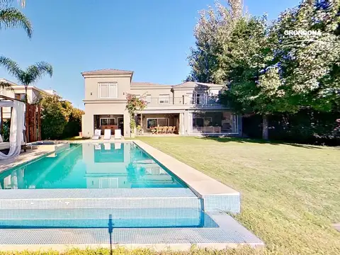 Destacada Casa en Venta al Lago en Santa Barbara