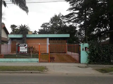CASA AMERICANA CON DEPTOS SIN TERMINAR