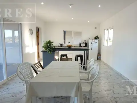 Casa 4 ambientes con 2 baños