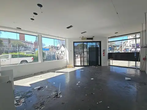 Alquiler Comercial Local en esquina, Martinez. Terraza. 3 niveles.