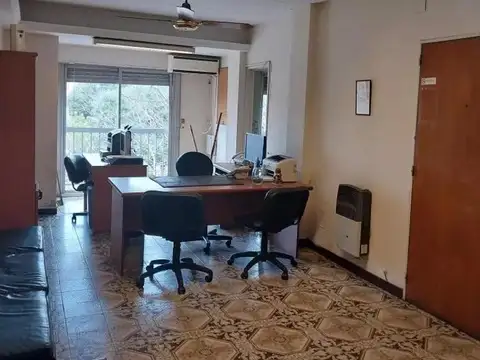 DEPARATMENTO DE 3 AMBIENTES AL FRENTE CON BALCÓN CENTRO MORÓ