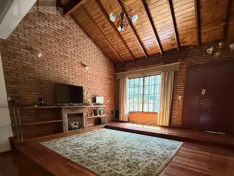 Casa 5 ambientes con 3 baños