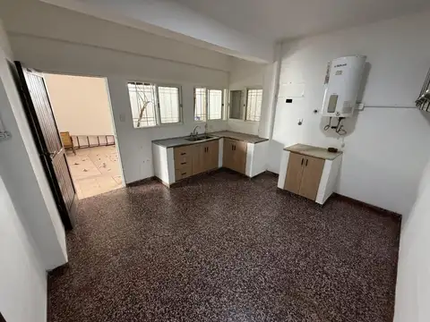 Casa en Alquiler con 3 cocheras