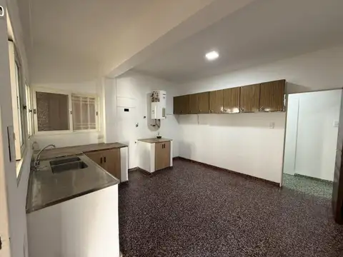Casa en Alquiler con 3 cocheras