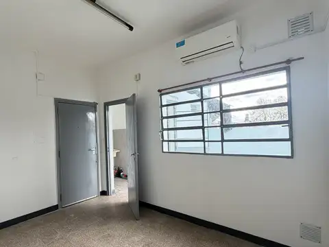 Alquiler casa en planta alta, buen estado, con patio