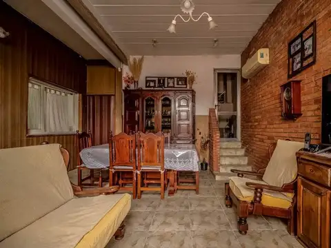 Depto Tipo Casa 5 ambientes con 2 baños